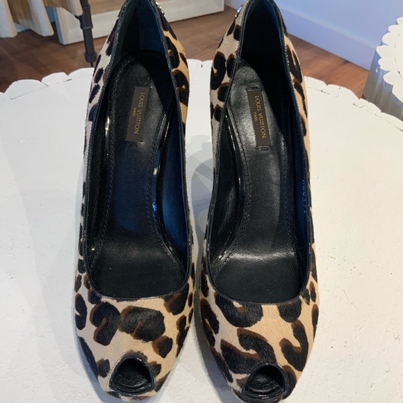 Louis Vuitton Leopard Oh Really! Pumps - Picture 1 of 5